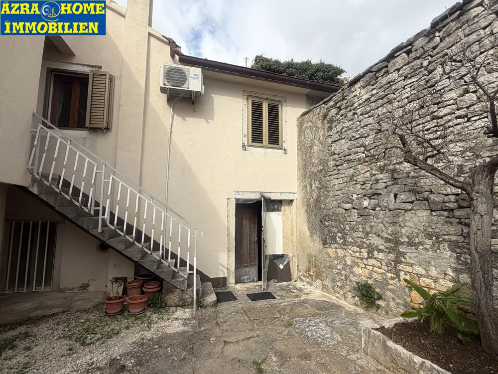 sveti lovreč, dvoetažni stan 105 m2 ( prizemlje i prvi kat ), u centru - slika 15