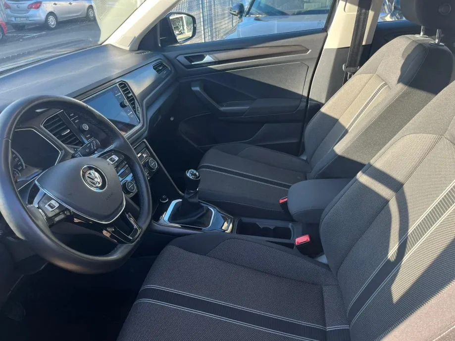vw t-roc 1,0 tsi, navi, parking senzori i kamera 4x garancije! - slika 17
