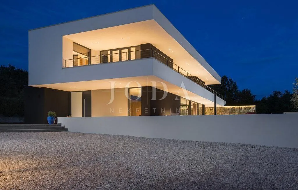 grožnjan, zadivljujuća luksuzna dizajnerska villa - slika 14
