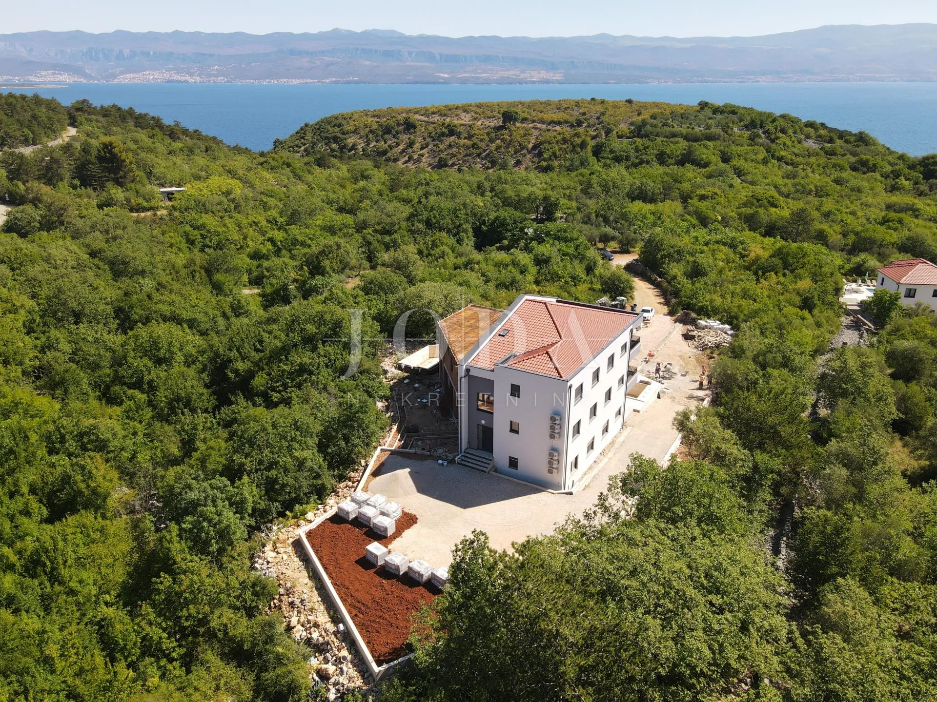 otok krk vrbnik stan sa bazenom u novogradnji - slika 16