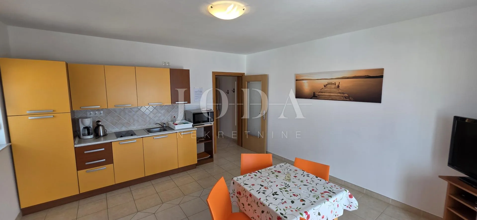 prostrana kuća s 5 apartmana, 100 m od mora – idealna za turizam! - slika 21