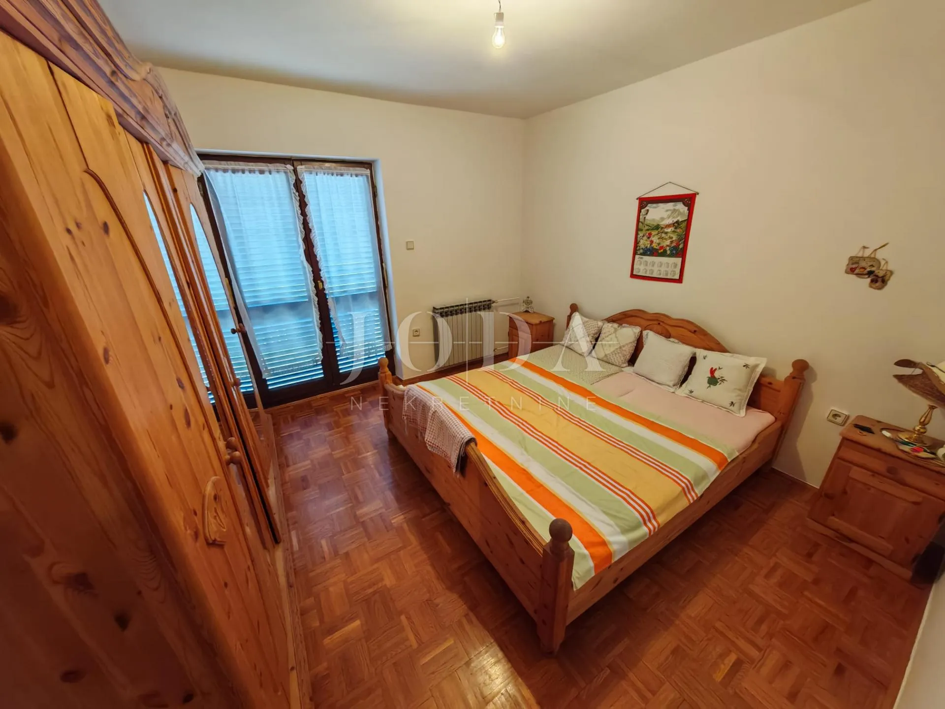 vila s bazenom i dvije garaže na parceli od 2500m2 - slika 35