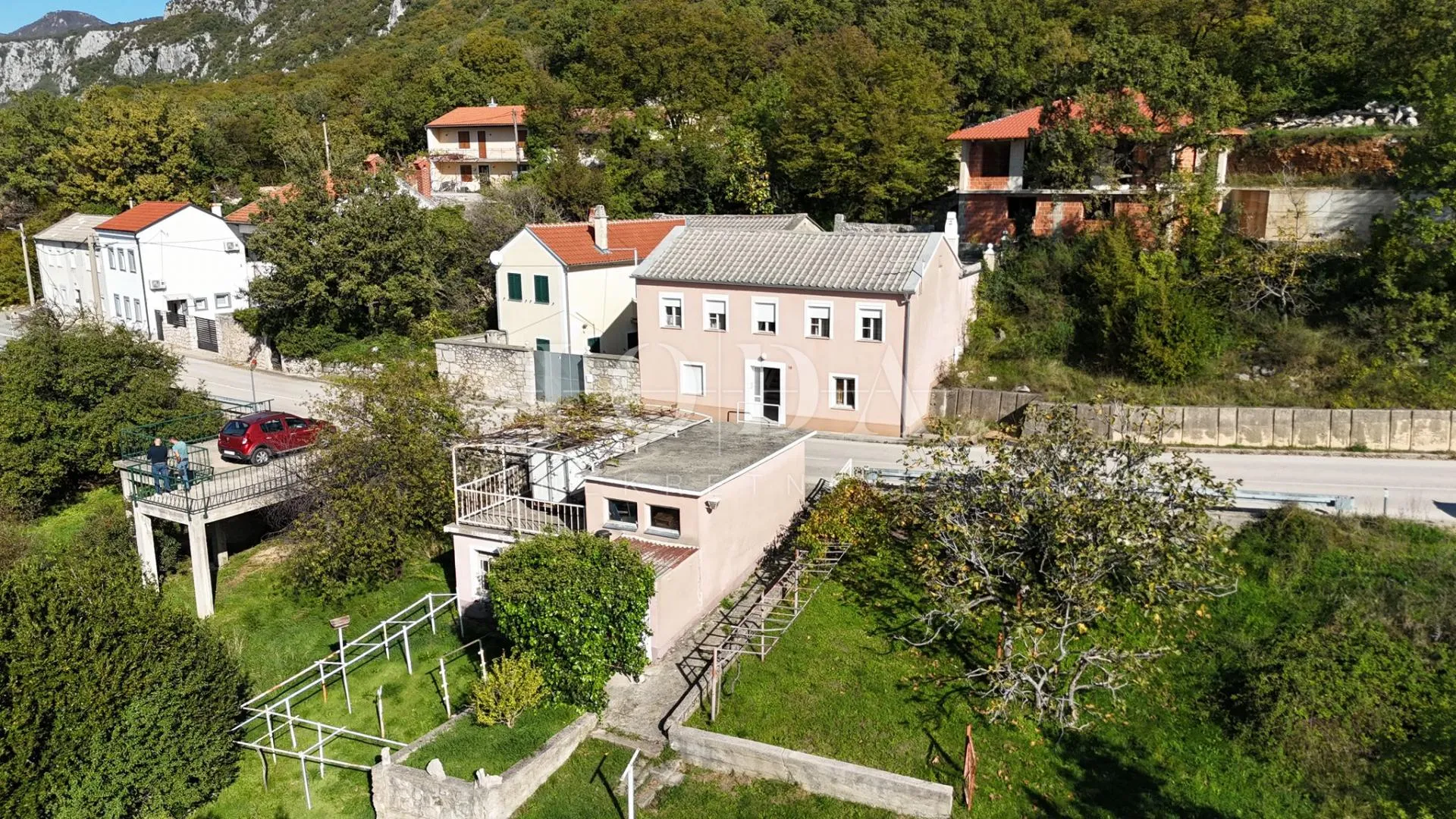 šarmantna kuća s pogledom na more u mirnom zaleđu crikvenice - slika 2