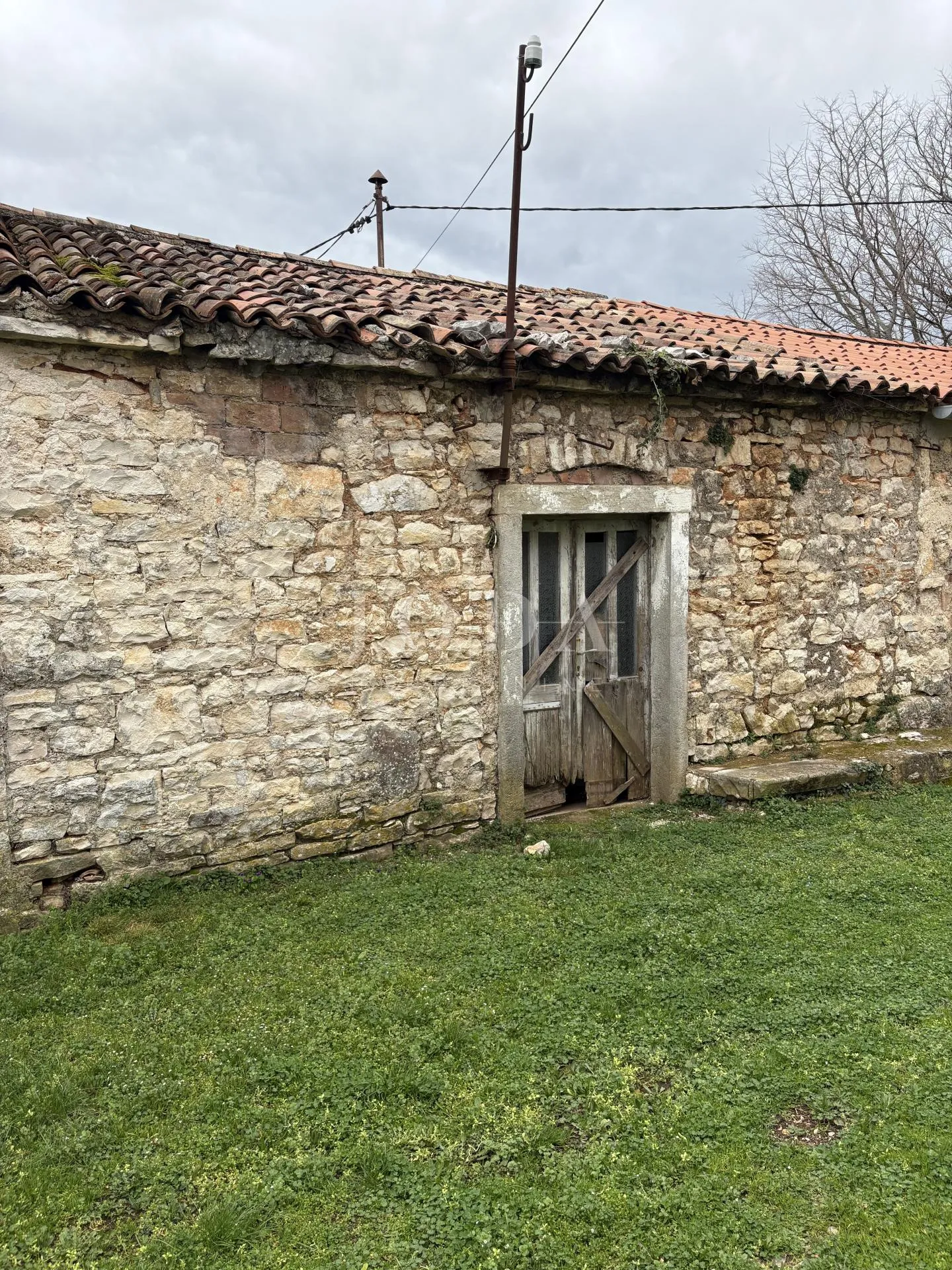 Labin, okolica, pomoćni objekt za adaptaciju