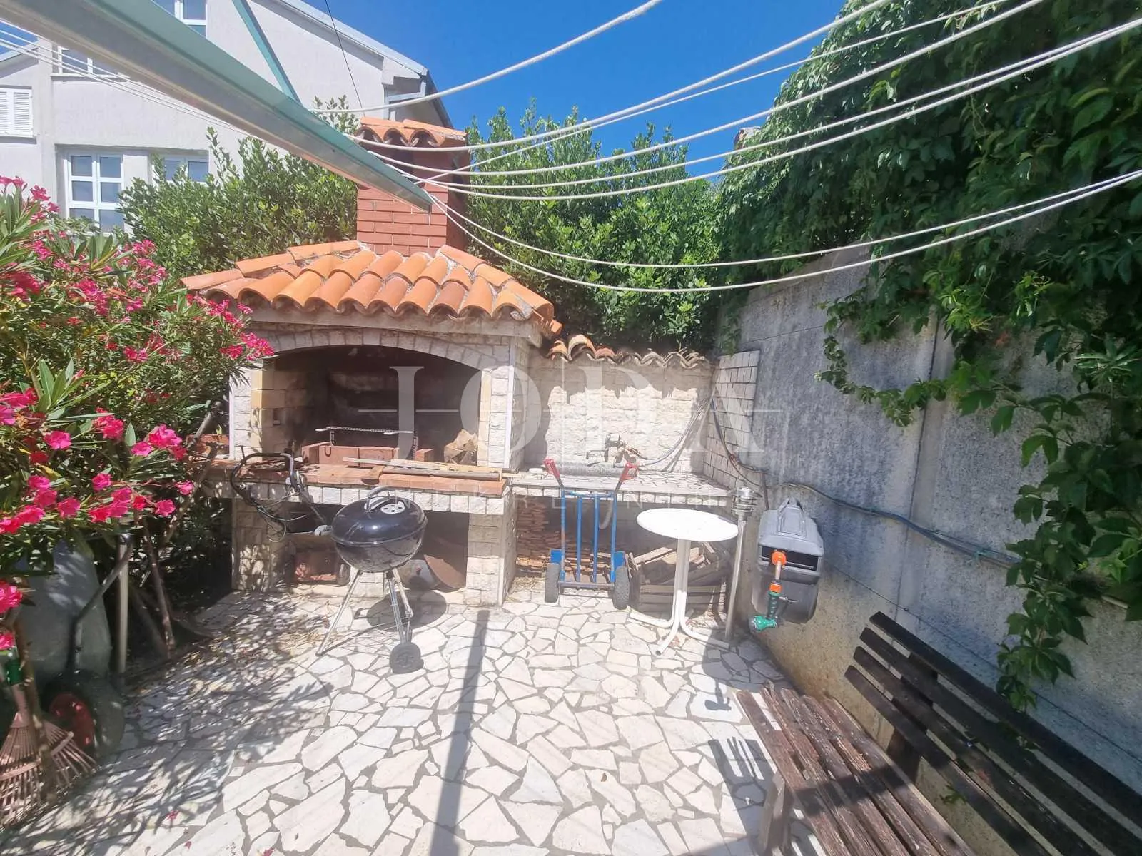 novi vinodolski, kuća sa tri stana i prekrasnim pogledom na more - slika 30