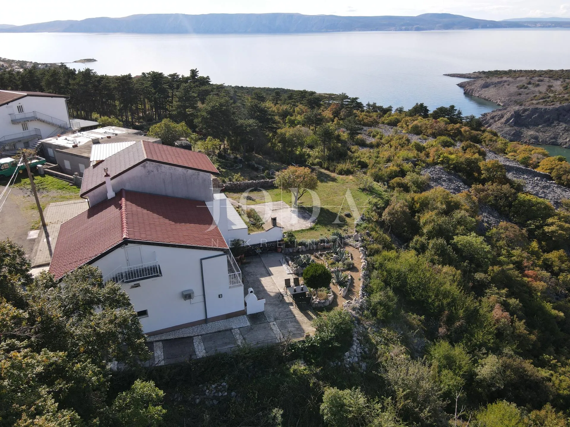 klenovica kuća sa tri jedinice - slika 14