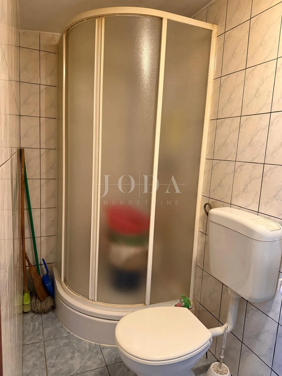 samostojeća prizemnica na mirnoj lokaciji s dodatnim objektom od 20 m² - slika 19