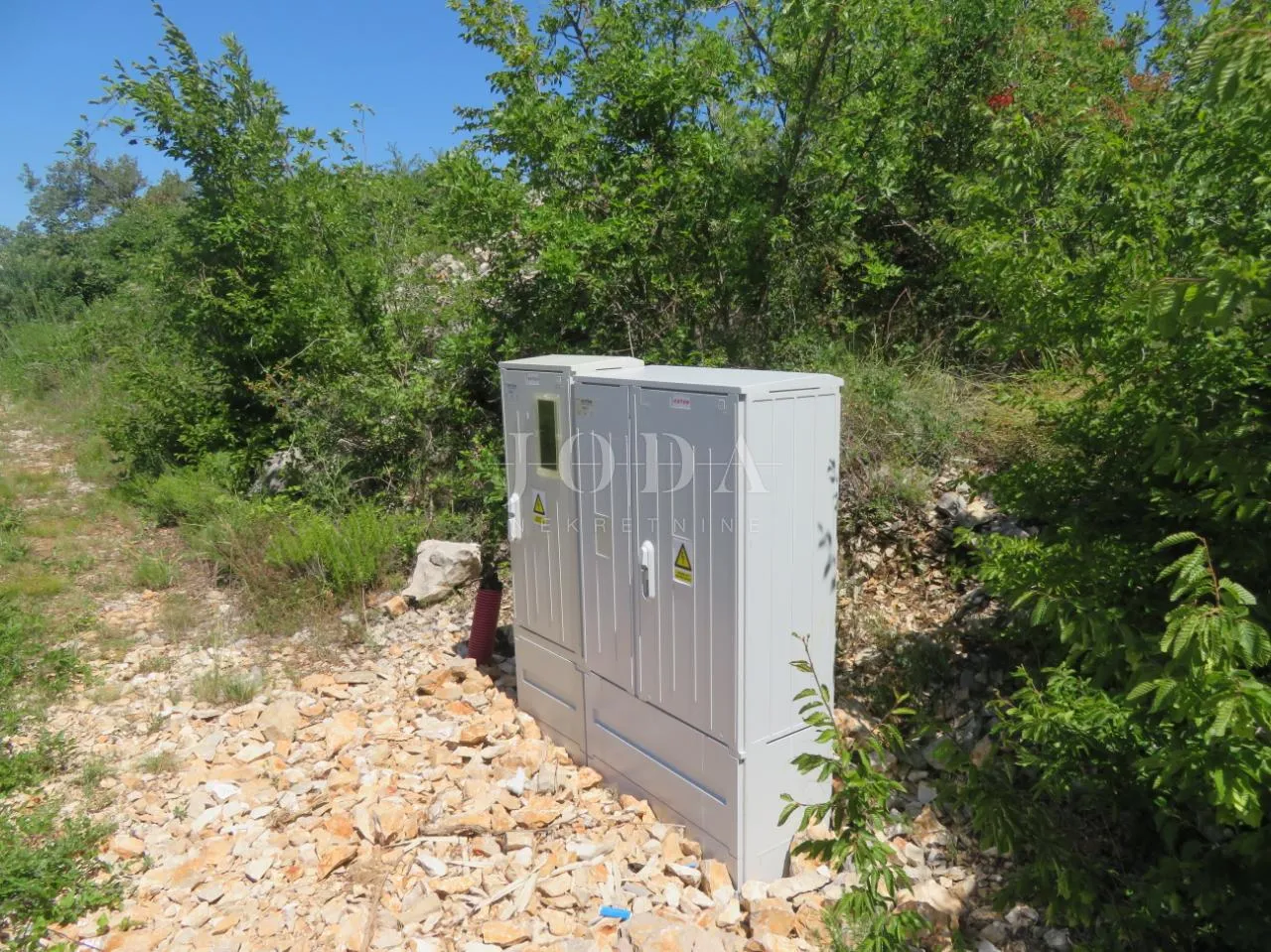 zemljište sa građevinskom dozvolom - slika 12
