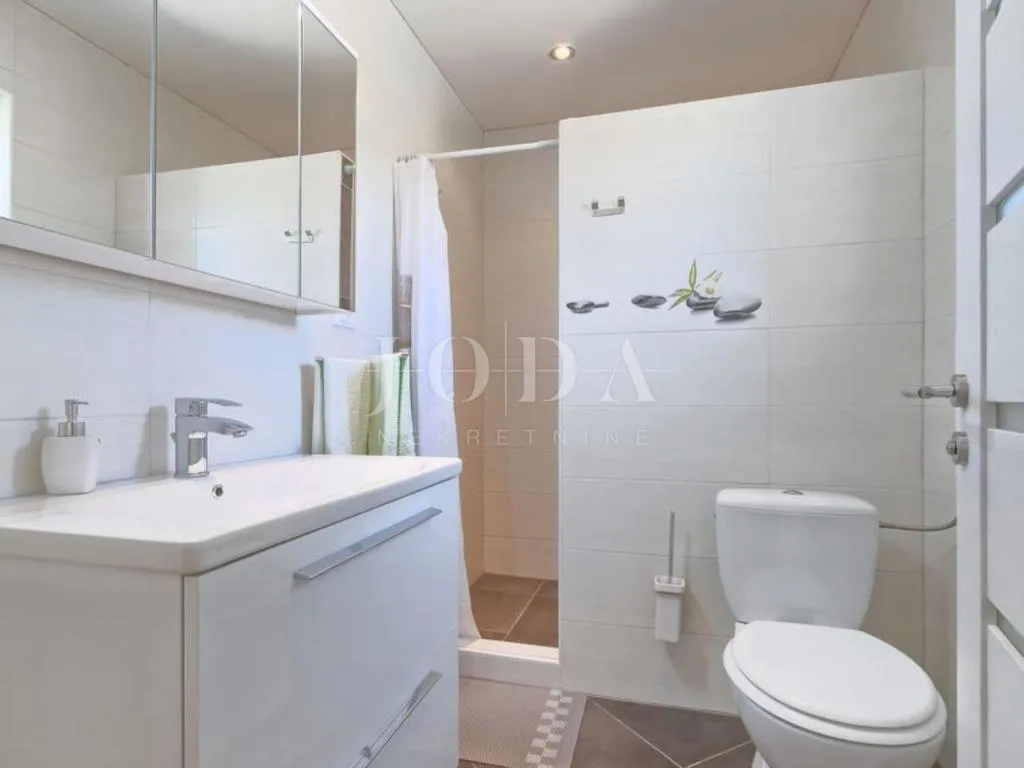labin, okolica, villa sa bazenom i saunom - slika 35