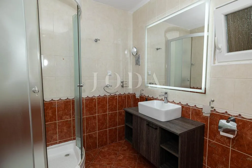 dramalj-kuca sa 7 apartmana - slika 29