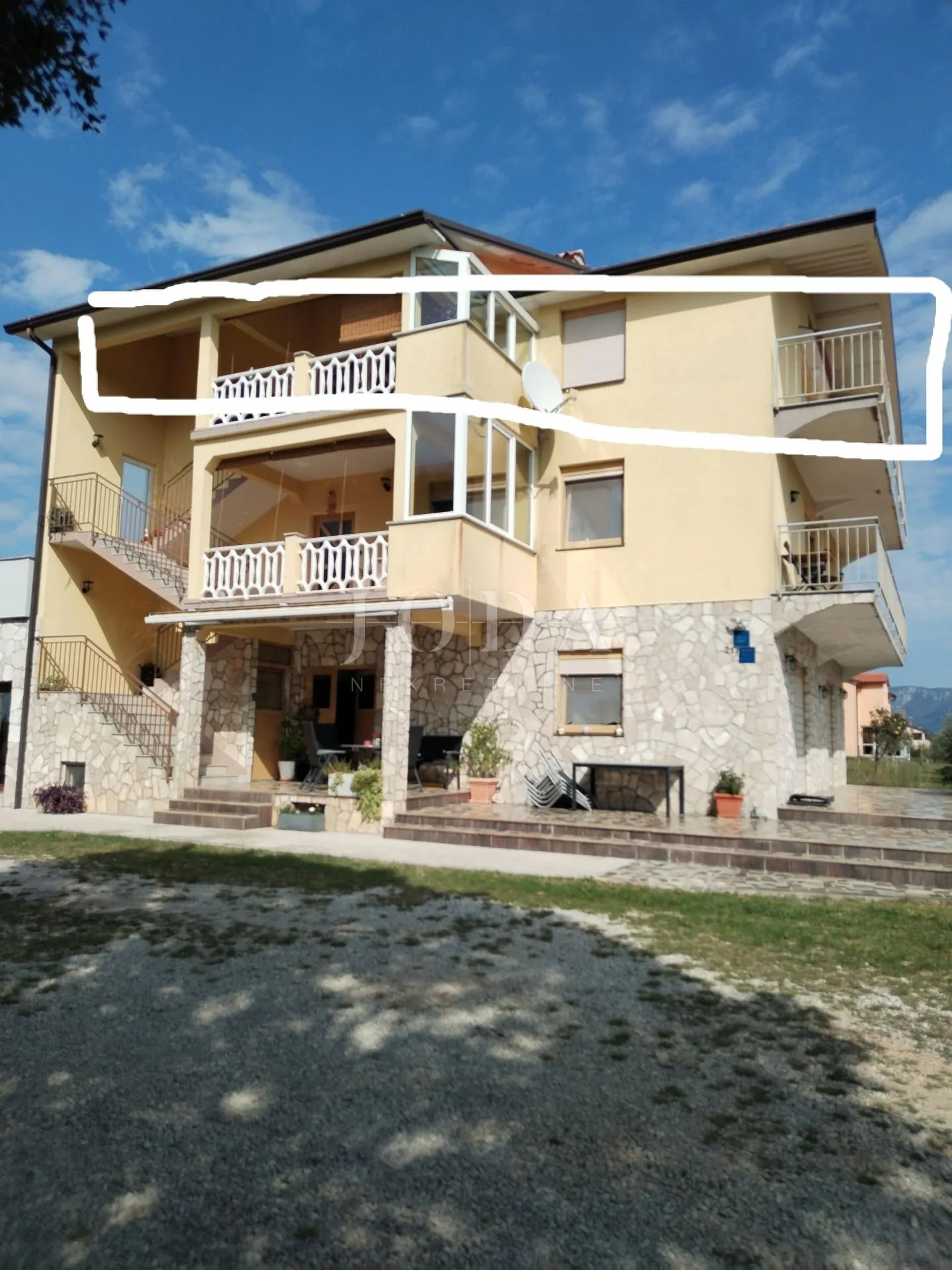 Labin, okolica, stan na drugom katu u privatnoj kući