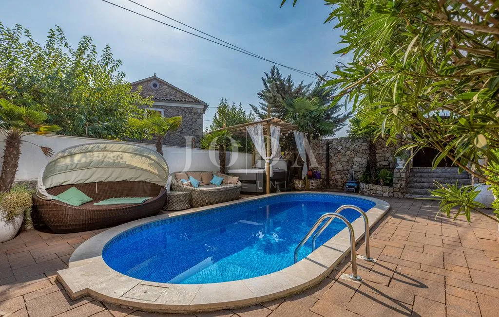 kamena kuća sa bazenom otok krk - slika 3
