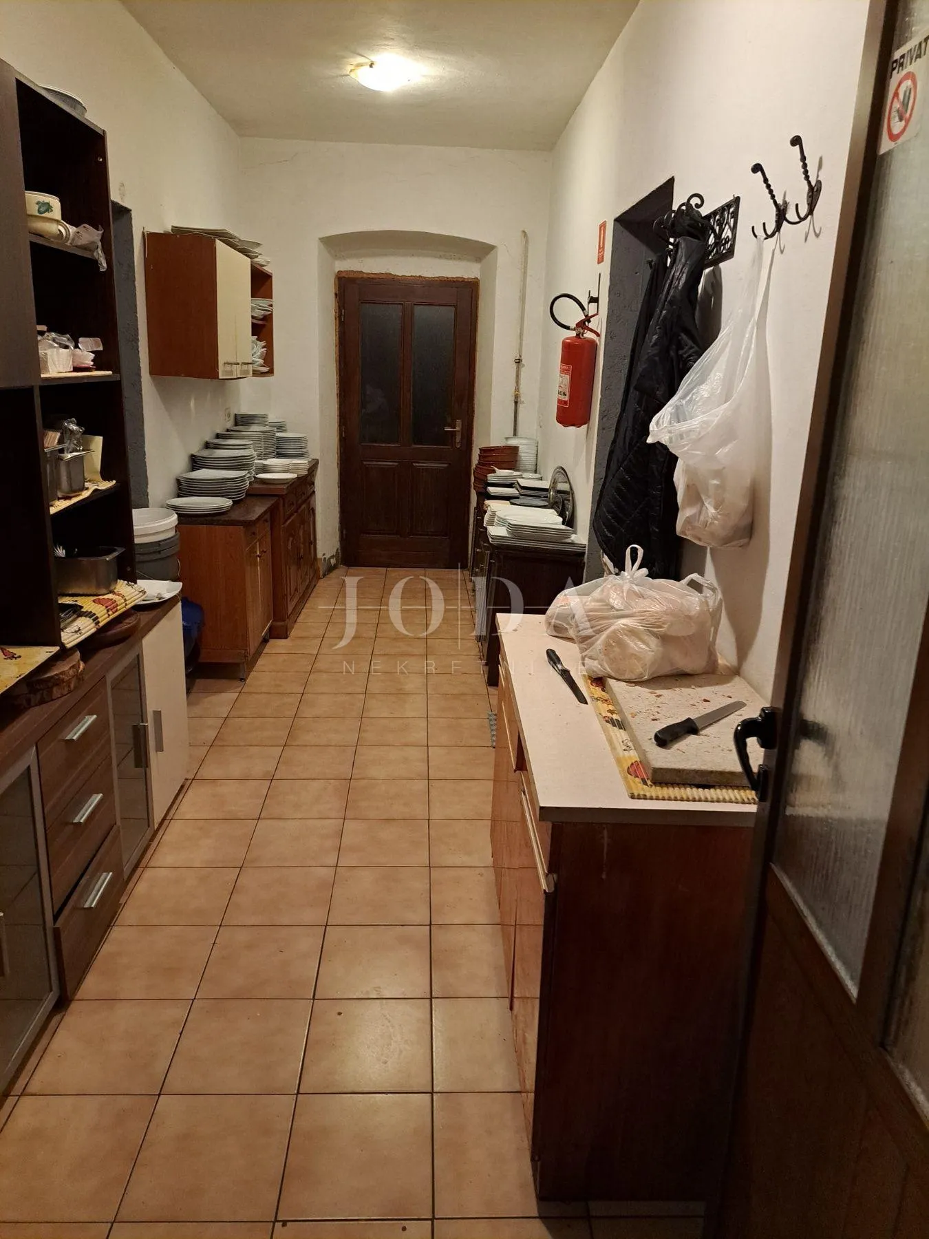 opremljena konoba sa stanom i terasom,brtonigla - slika 8
