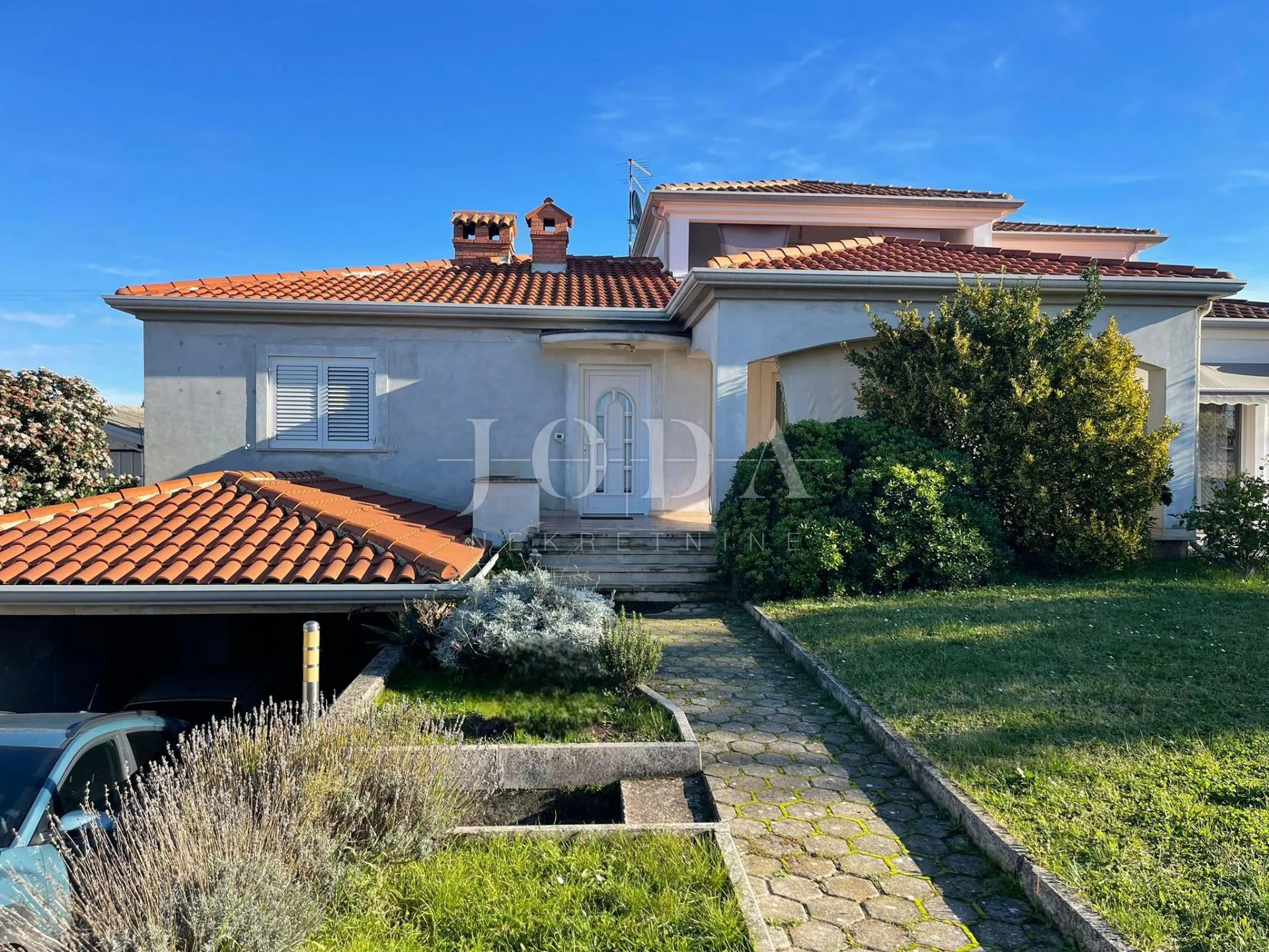 lijepa obiteljska kuća sa dva komforna stana,umag okolica - slika 25