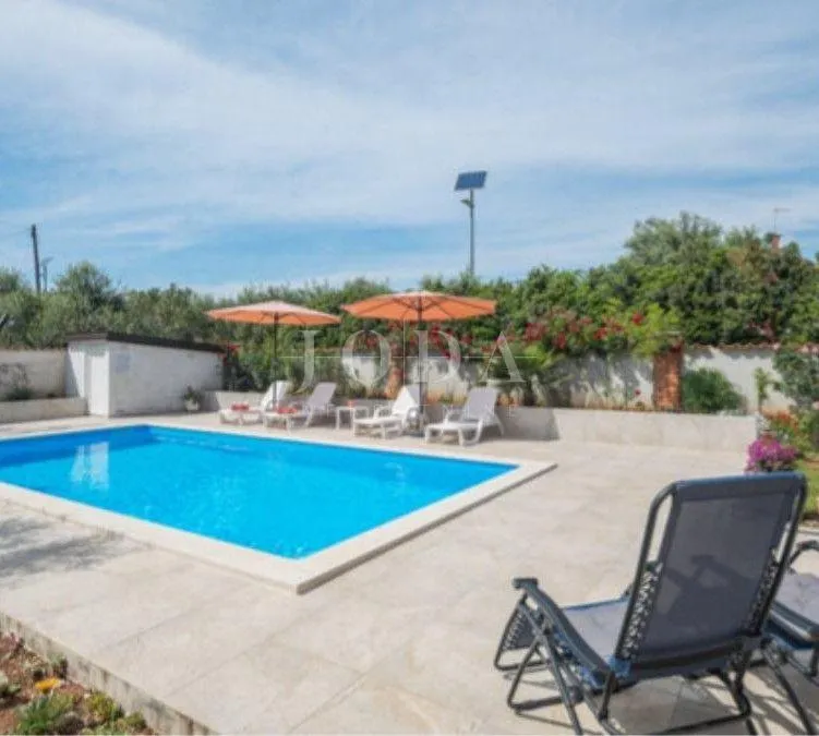 lijepa kuća sa 2stana i 3app,poreč okolica - slika 16