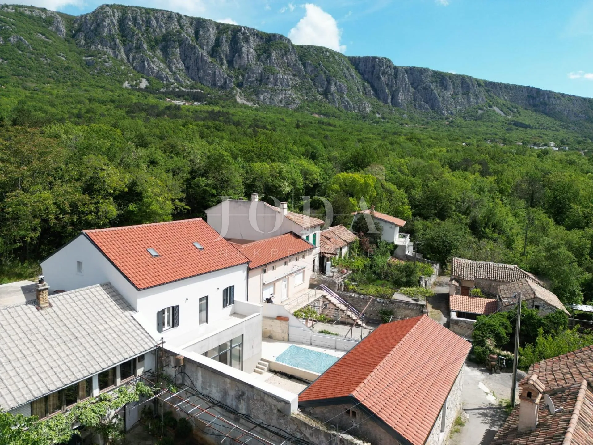 tribalj spoj modernog i autohtonog - slika 3