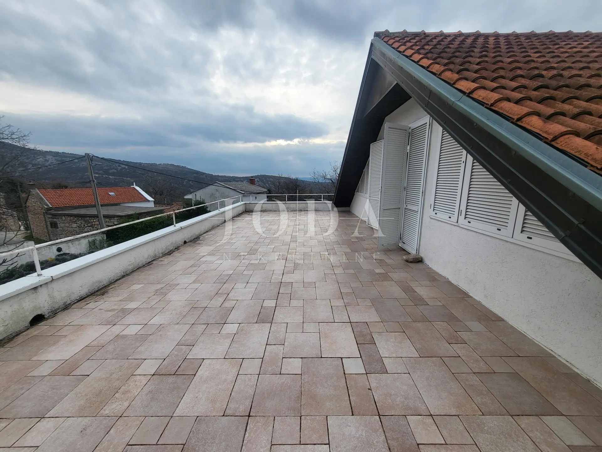 2 vile s bazenom + poslovni prostor na jednoj parceli od 2.700 m2 - slika 39