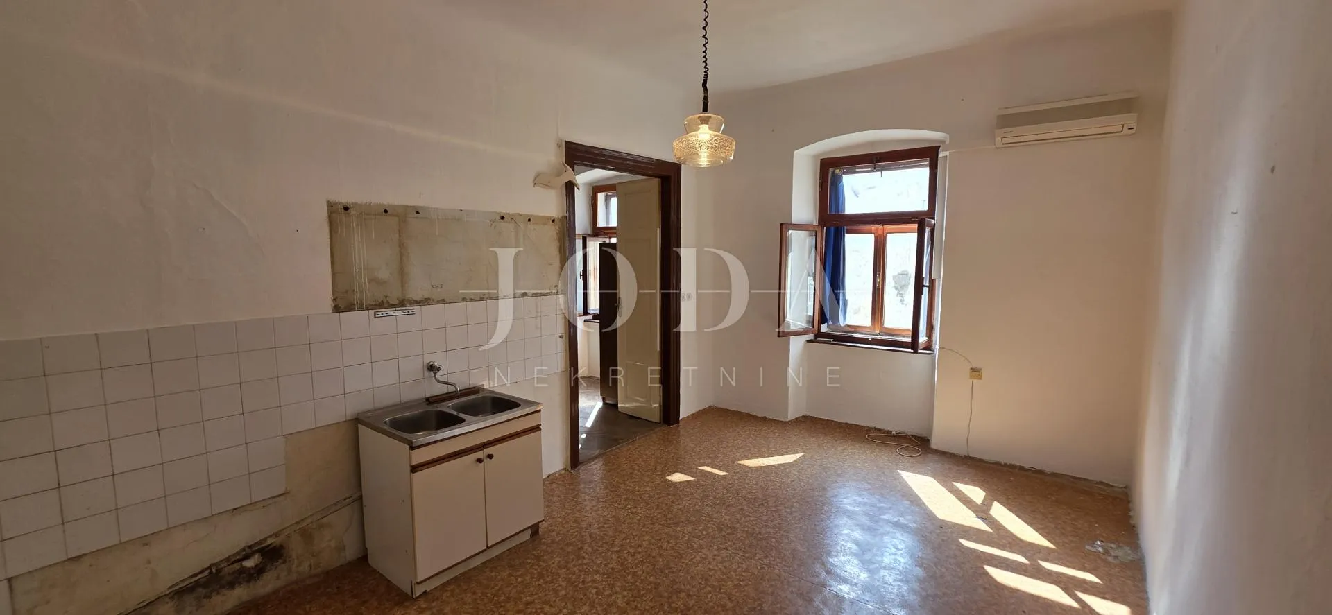 apartman senj prvi red do mora centar 42 m2 - slika 6