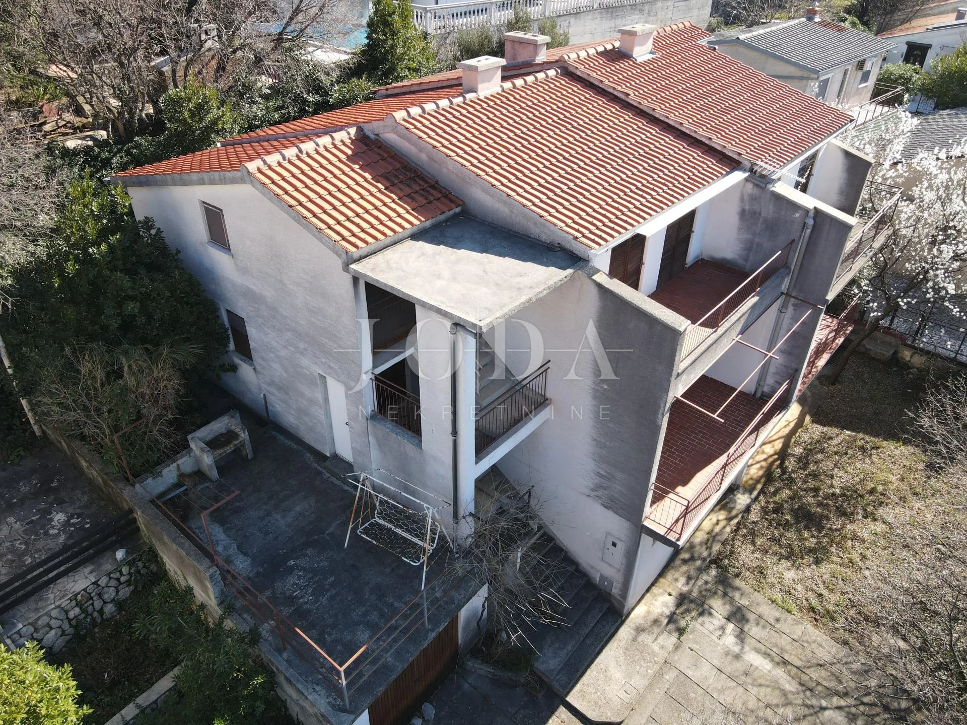 kuća sa 100m od mora sa 6 stambenih jedinica - slika 18