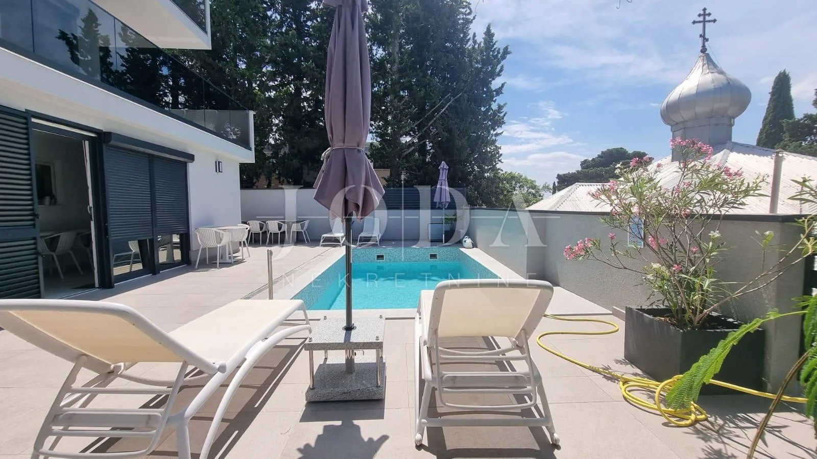 crikvenica, kuća sa osam apartmana - slika 8