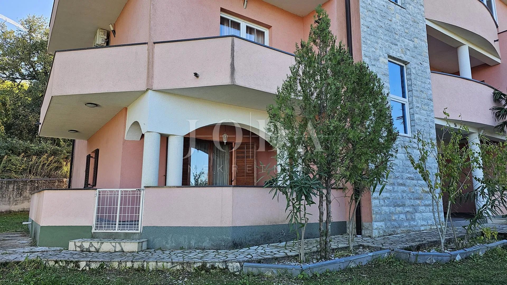 dva stana sa parkingom u prizemlju obiteljske kuće,labin okolica - slika 17