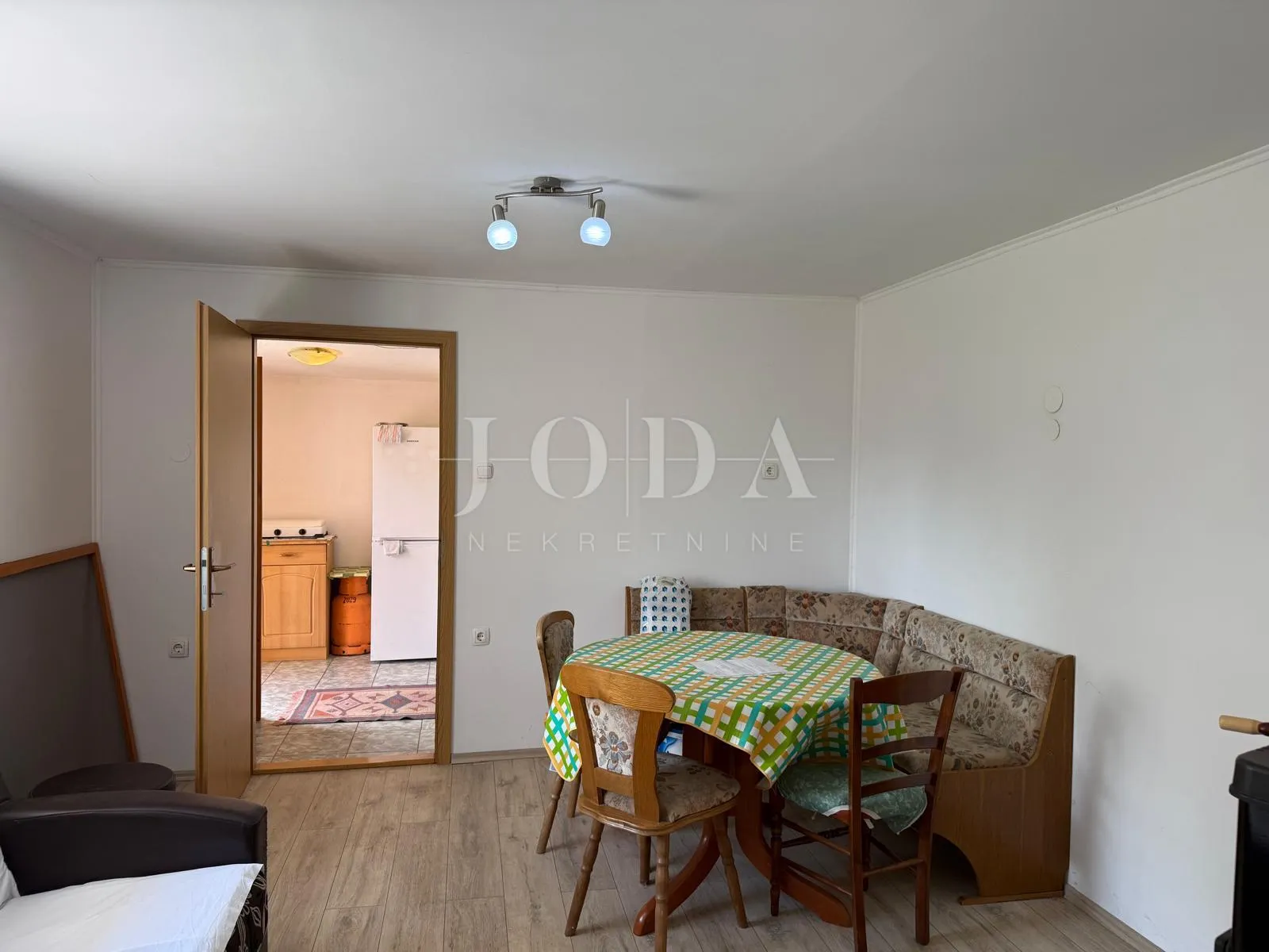 samostojeća prizemnica na mirnoj lokaciji s dodatnim objektom od 20 m² - slika 12
