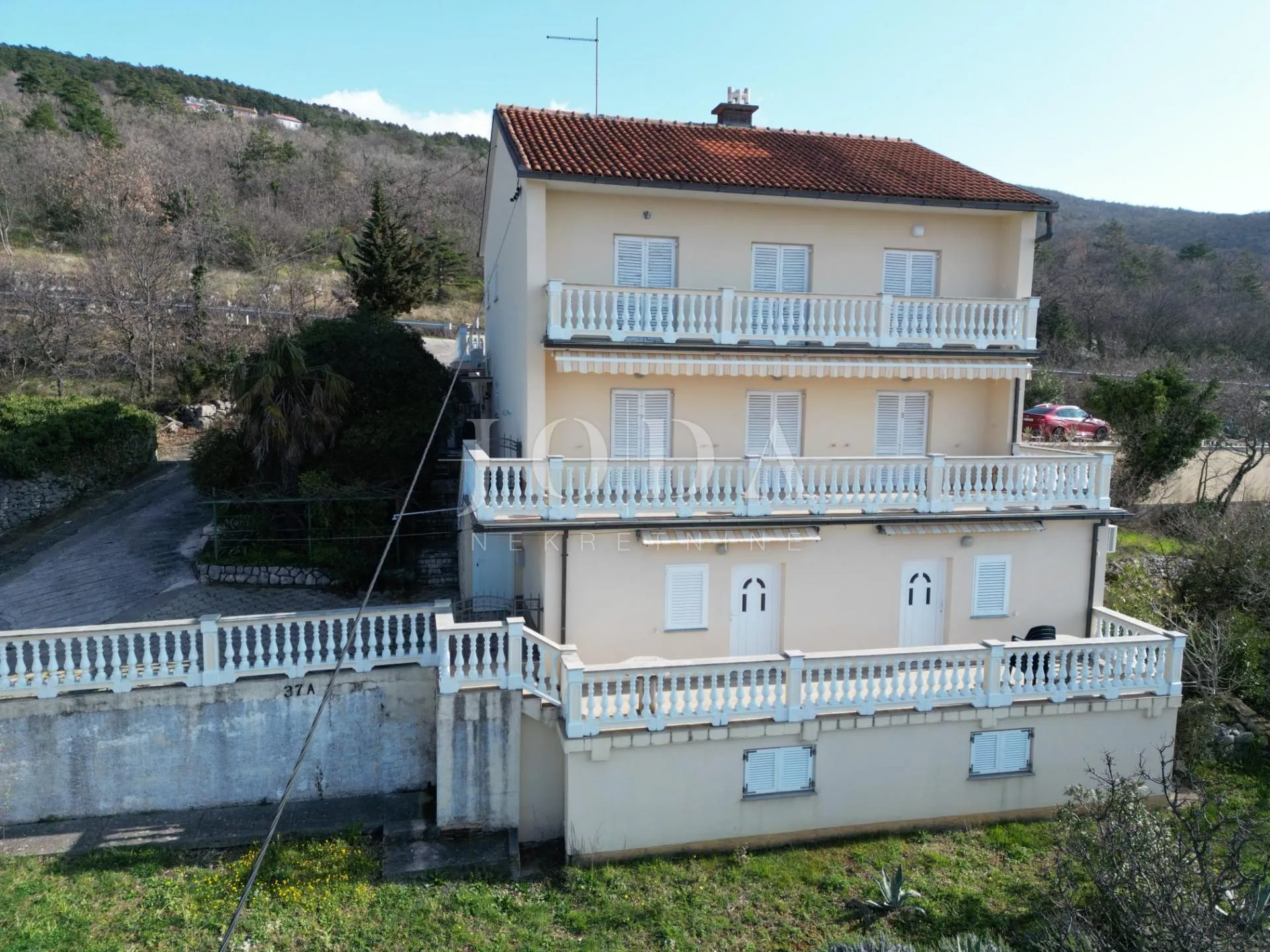 vila sa prekrasnim pogledom - slika 37