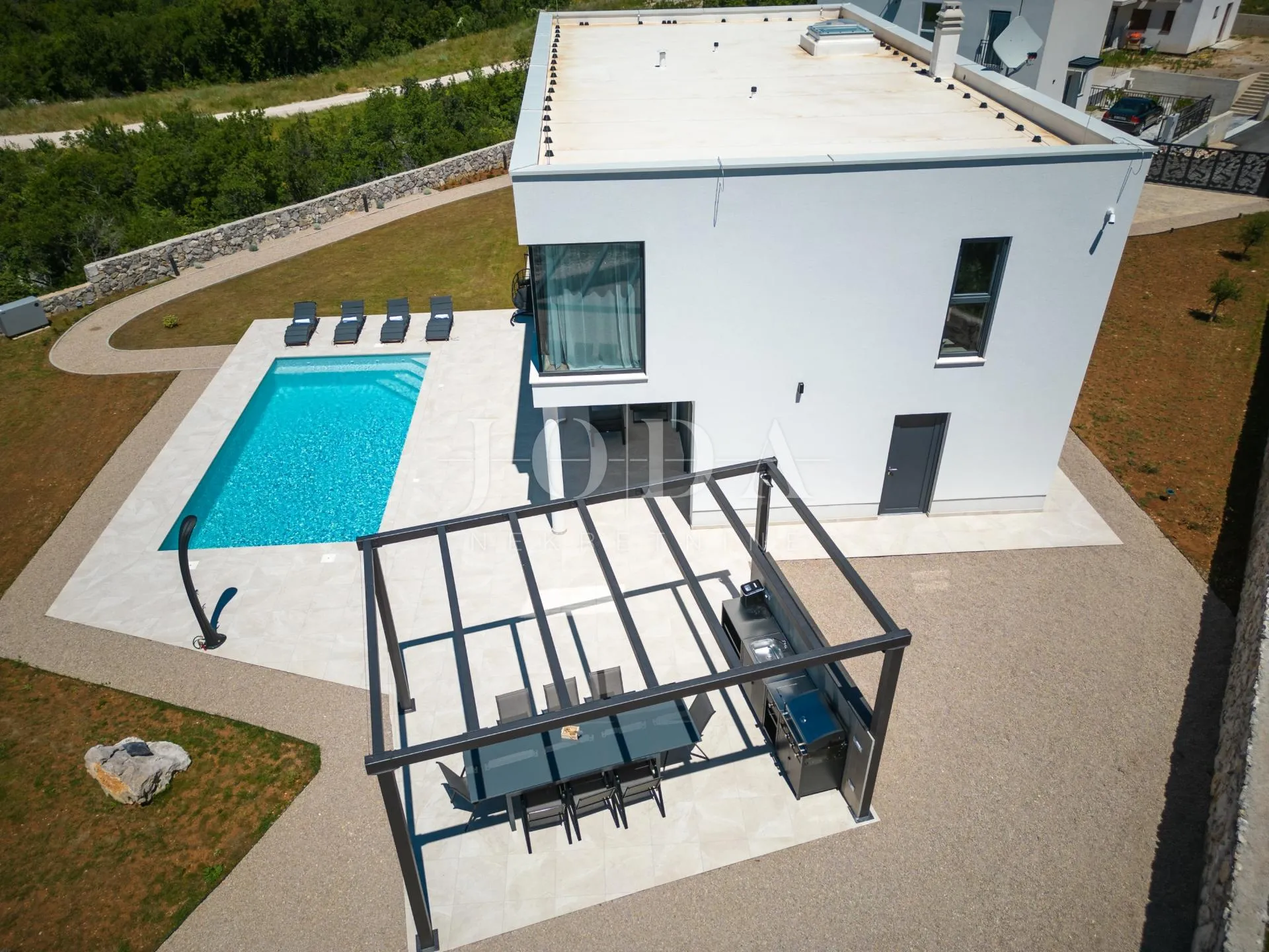 vila s bazenom i pogledom na more - slika 2