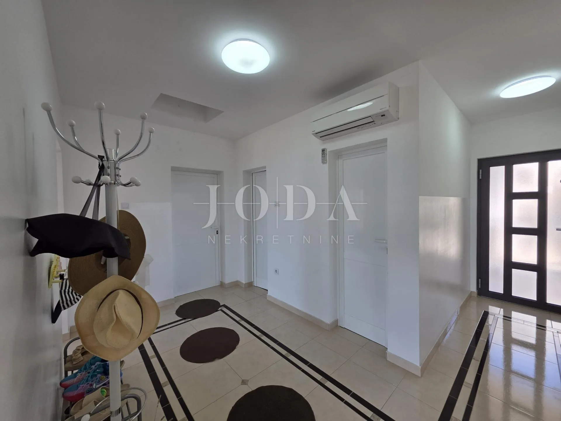crikvenica- kuća sa više apartmana u blizini centra - slika 7