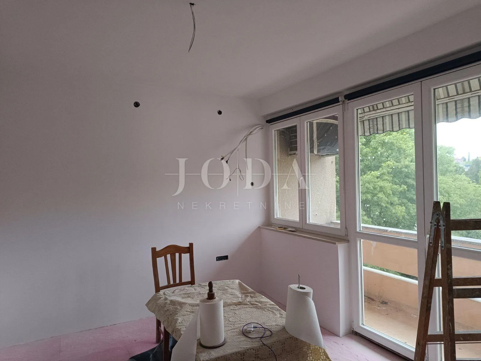 labin, centar, jednosoban stan s terasom - slika 4