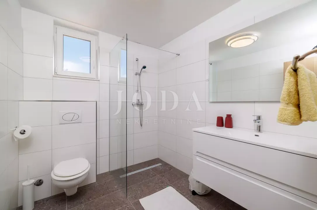 tribalj kuća 600m2 sa bazenom - slika 33