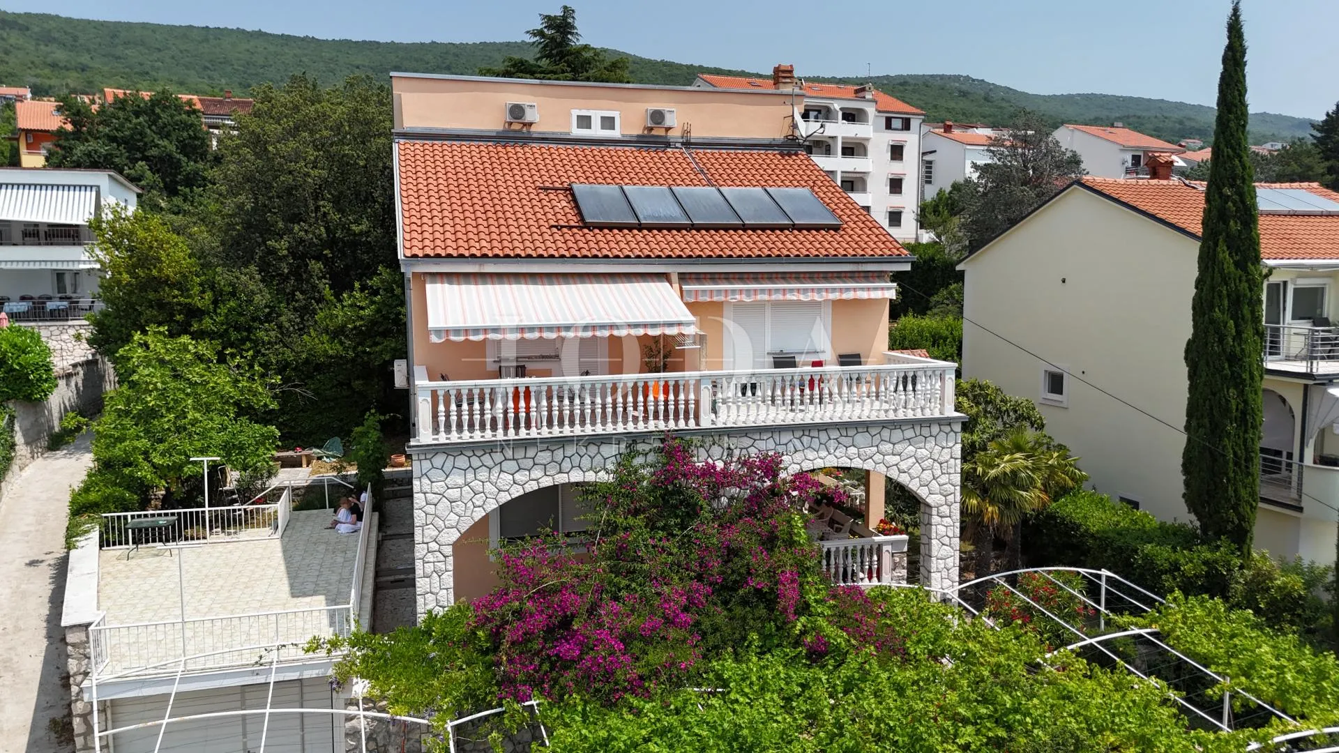 prostrana kuća s 5 apartmana, 100 m od mora – idealna za turizam! - slika 5