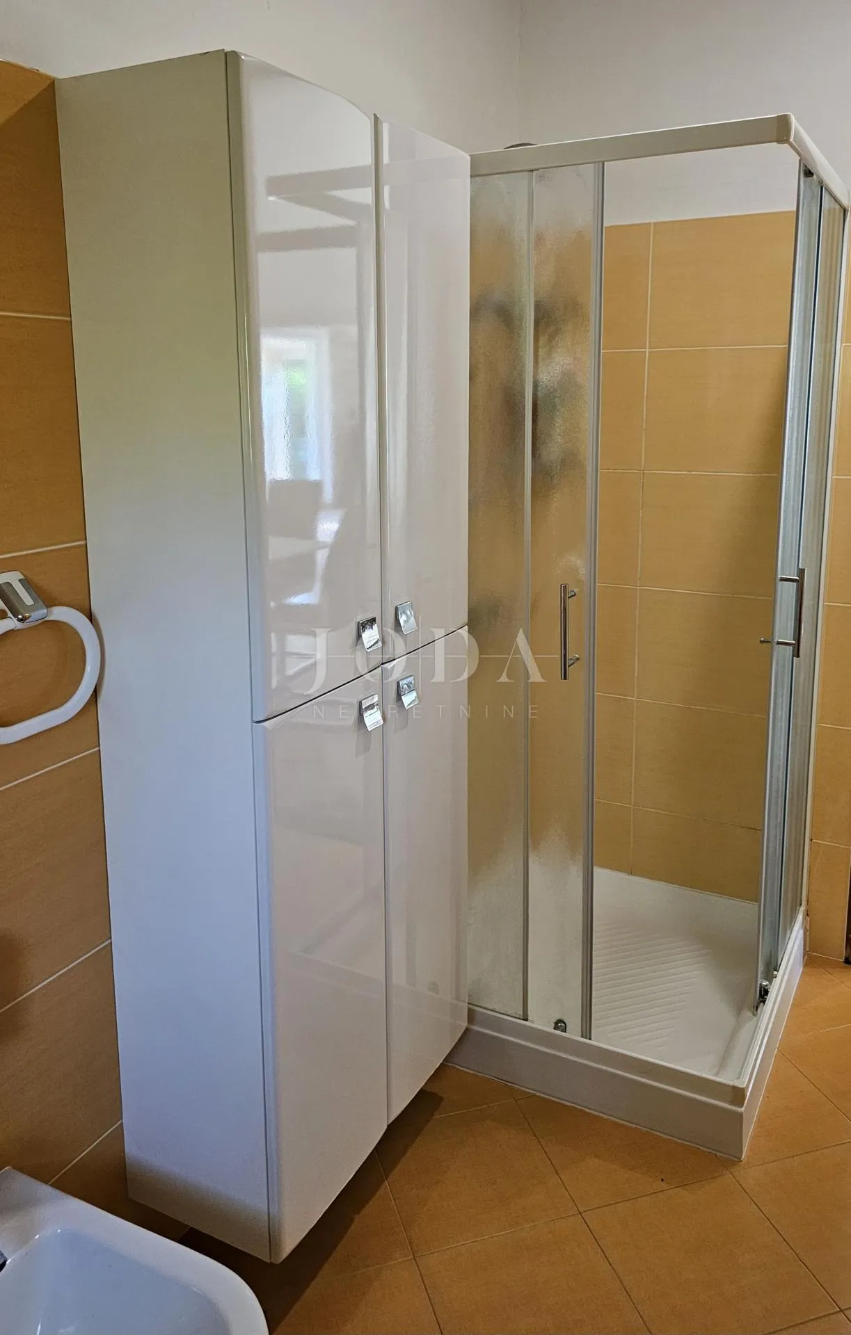 lijepa prizemnica kompletno opremljena na mirnoj lokaciji,ližnjan okolica - slika 17