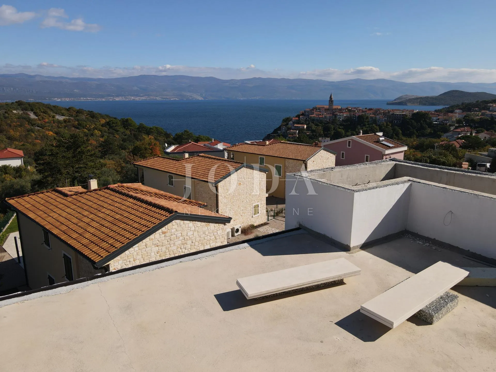 vrbnik, vila sa bazenom - slika 22