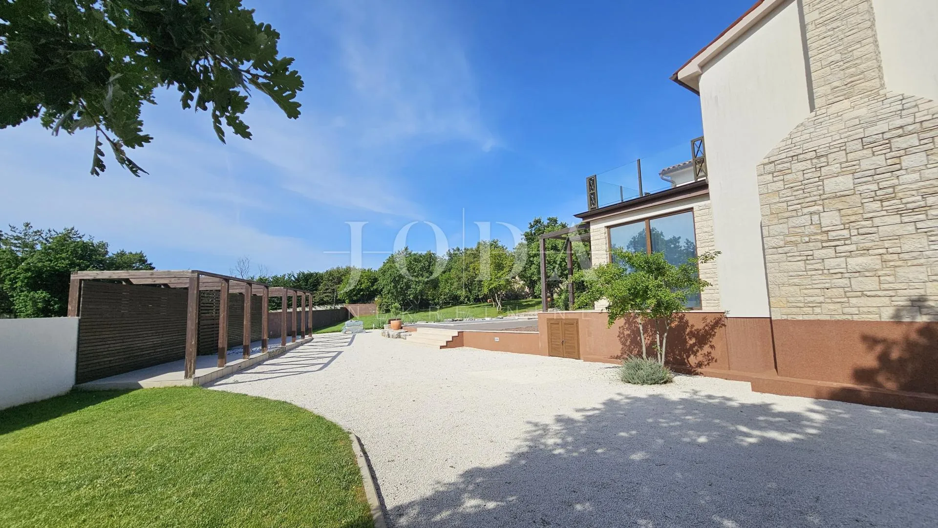 prekrasna villa sa bazenom i prostranom okućnicom,barban okolica - slika 34