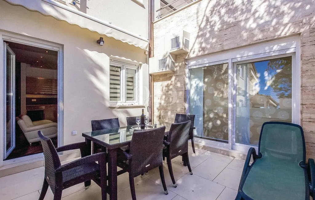 crikvenica, apartman 20 metara od mora sa unutarnjim bazenom - slika 14