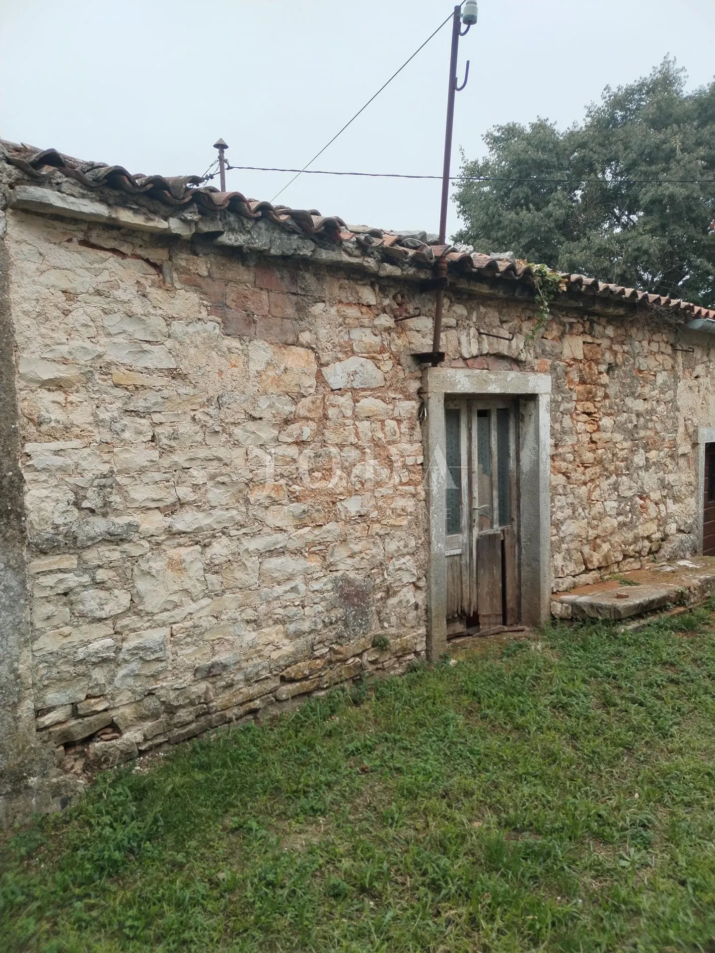 labin, okolica, starina za adaptaciju sa konobom i garažom - slika 3