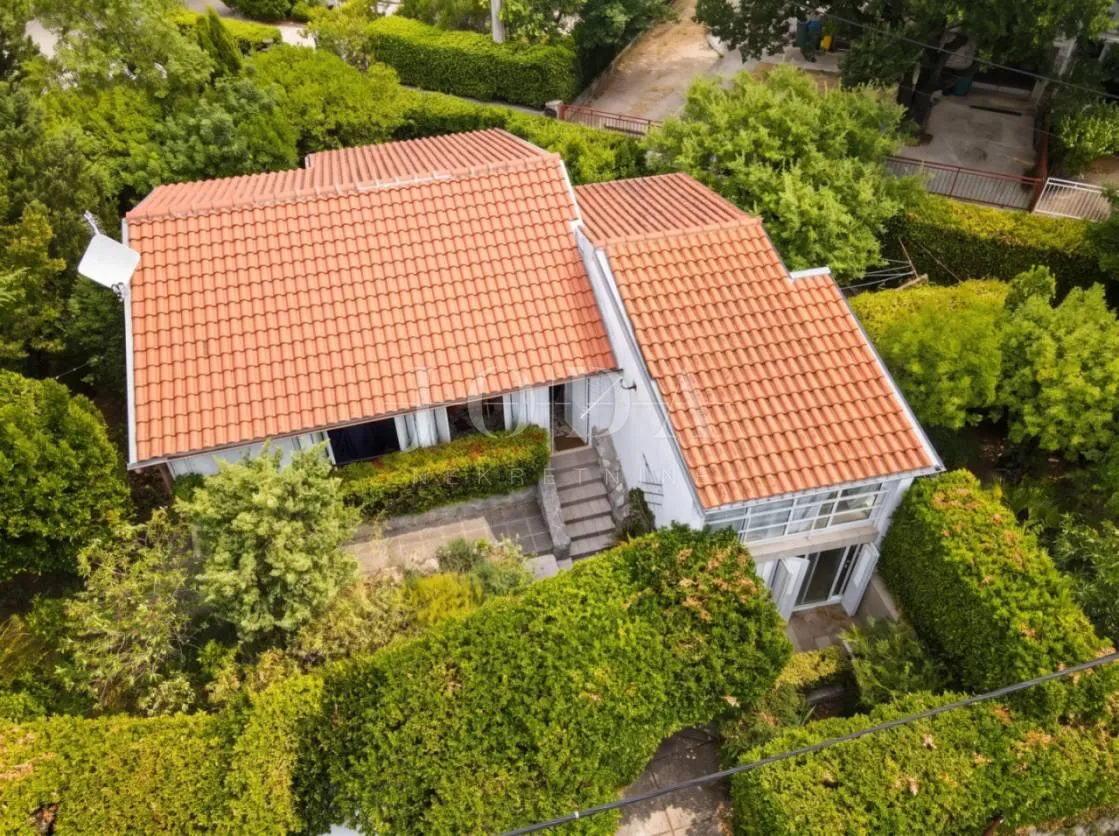jadranovo, kuća na izvrsnoj lokaciji - slika 17
