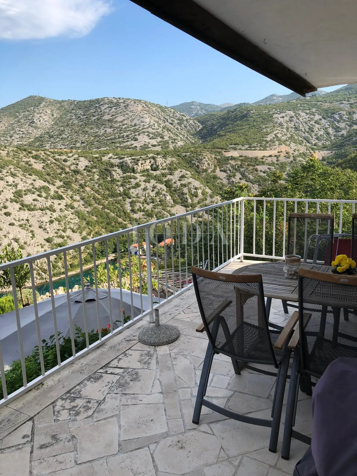 klenovica kuća sa tri jedinice - slika 44