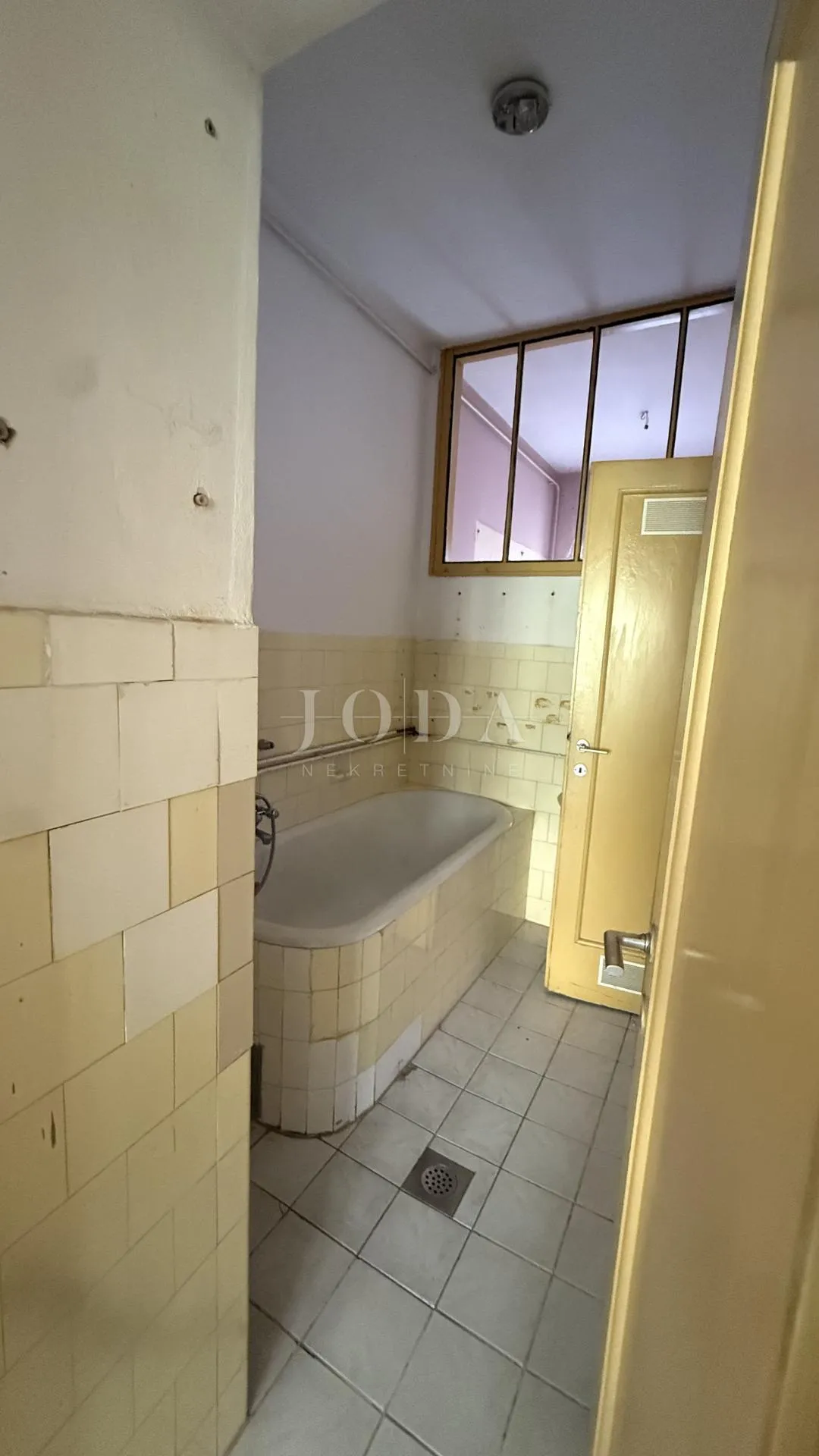 zagreb, na odličnoj lokaciji-trosoban stan s dva balkona 77m2 - slika 14