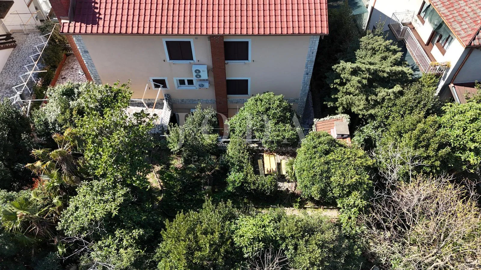 prostrana kuća u crikvenici – idealna investicija za turizam - slika 12