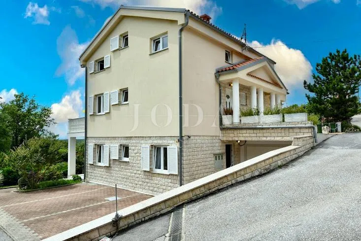 crikvenica - zaleđe, kuća sa tri stana na rubu zelenog pojasa - slika 2