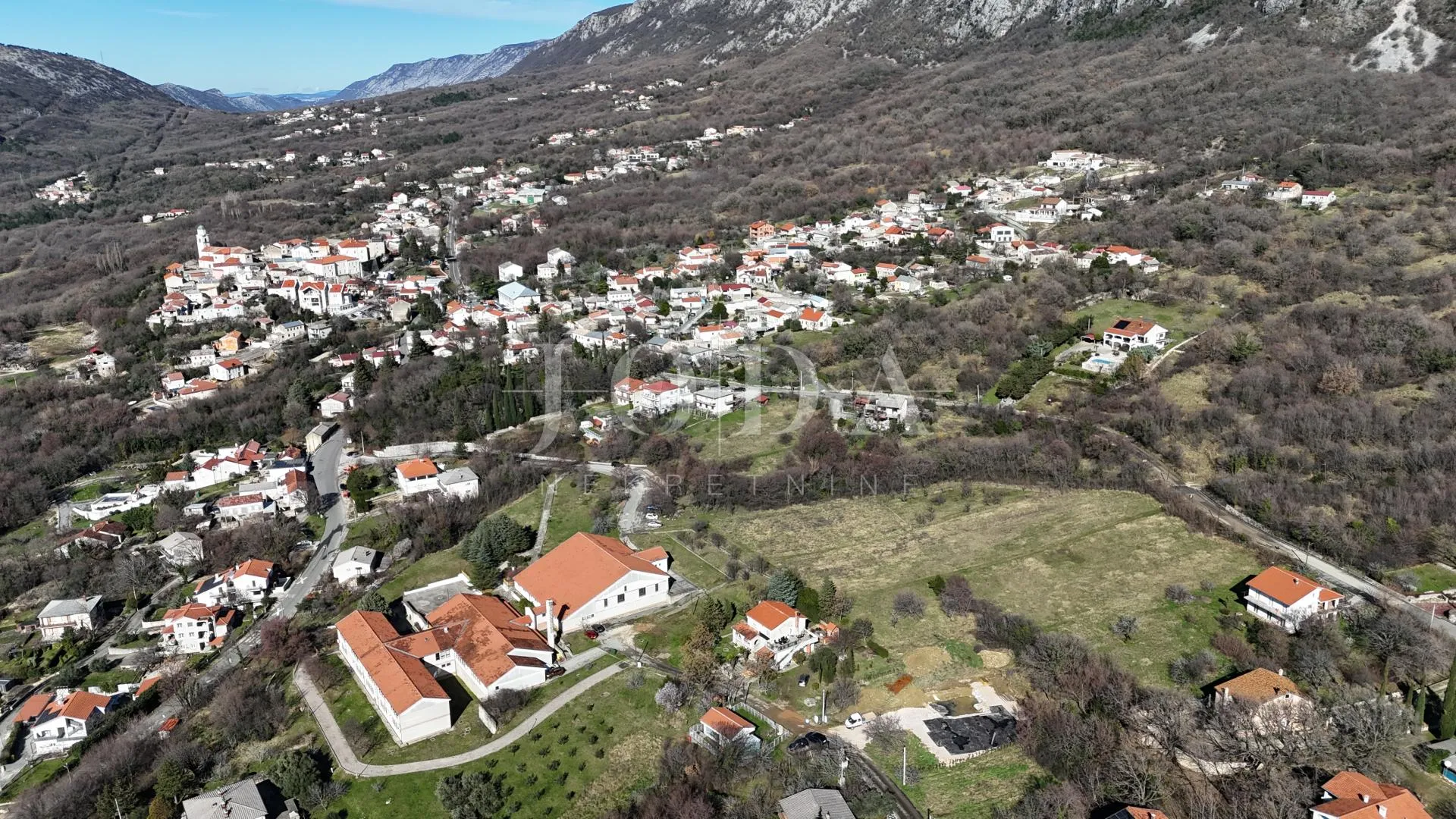 građevinsko zemljište 1.250 m² s dozvolom i temeljima – bribir, pogled more - slika 4