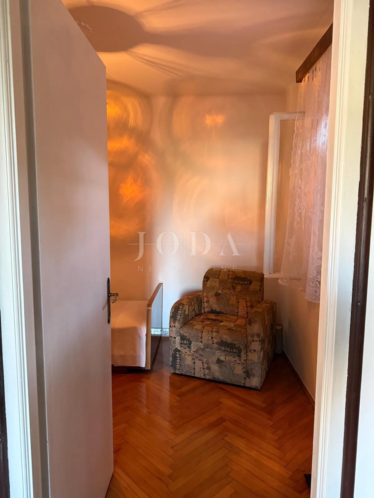 stan na prvom katu kuće s velikim vrtom – lovran - slika 24