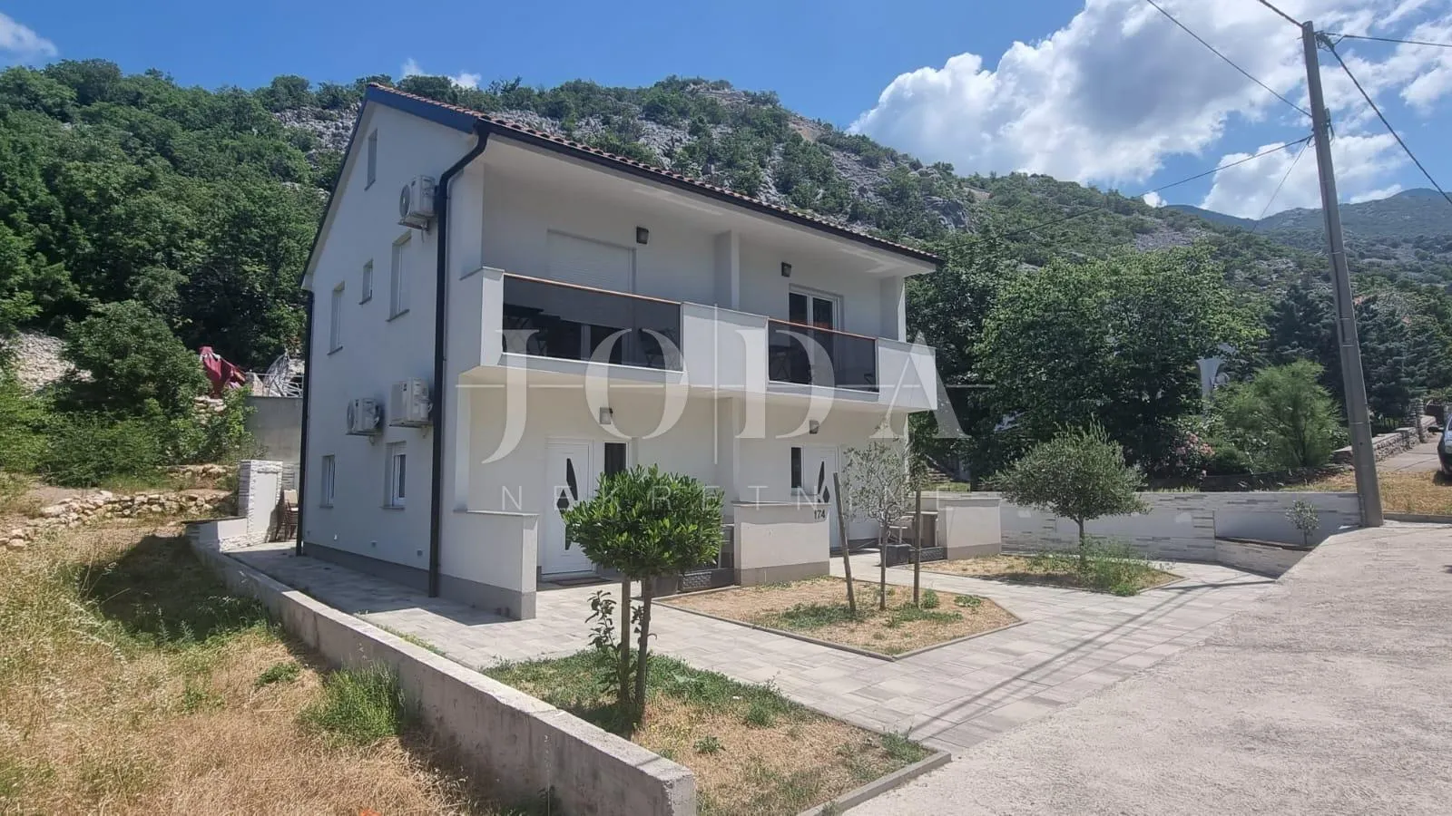 lukovo kuća sa 4 apartmana - slika 2