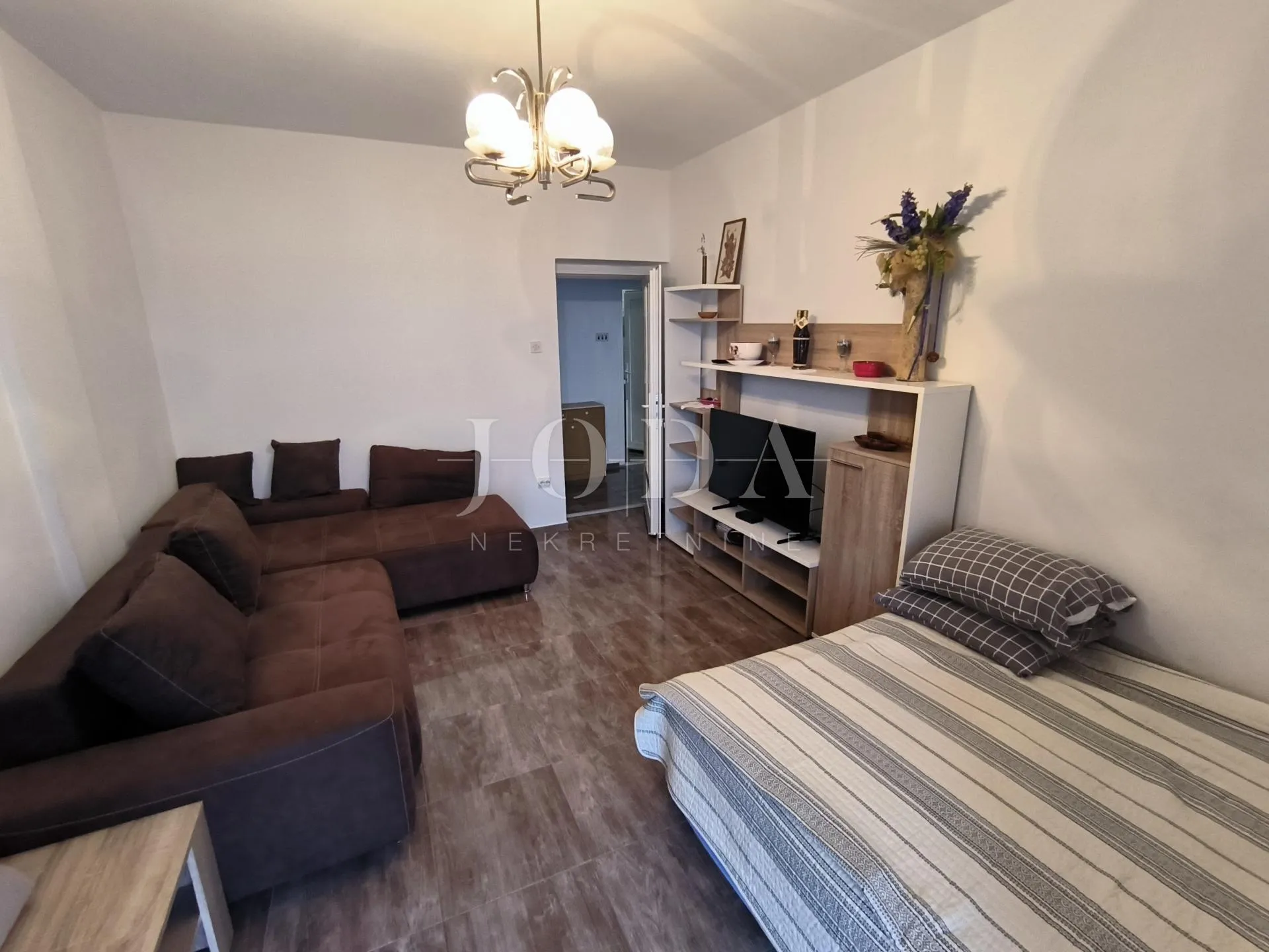 apartman blizu mora sa 2 balkona i otvorenim pogledom - slika 10