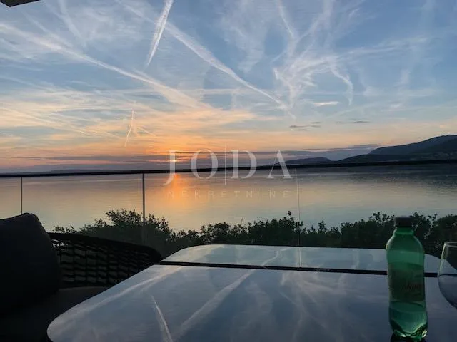klenovica, stan u prvom redu do mora - slika 21