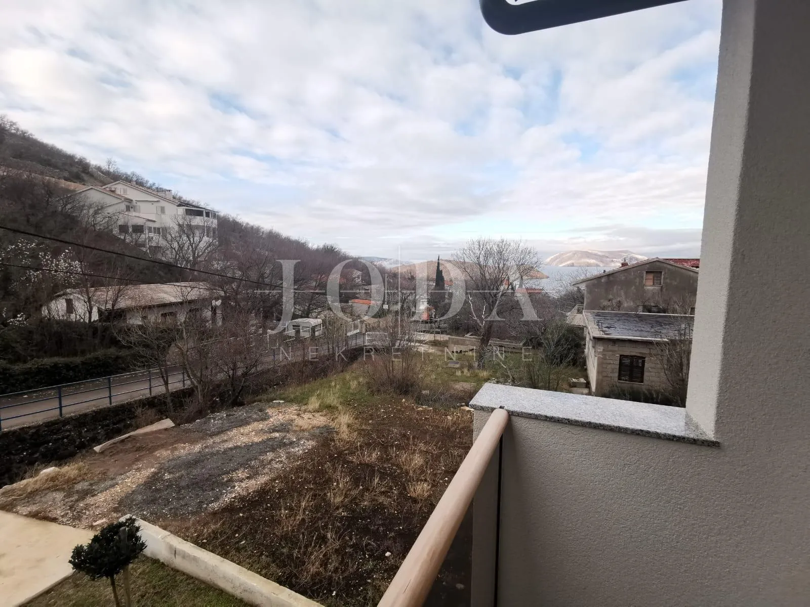 lukovo kuća sa 4 apartmana - slika 15