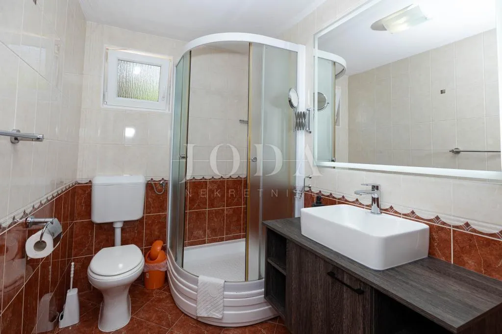dramalj-kuca sa 7 apartmana - slika 22