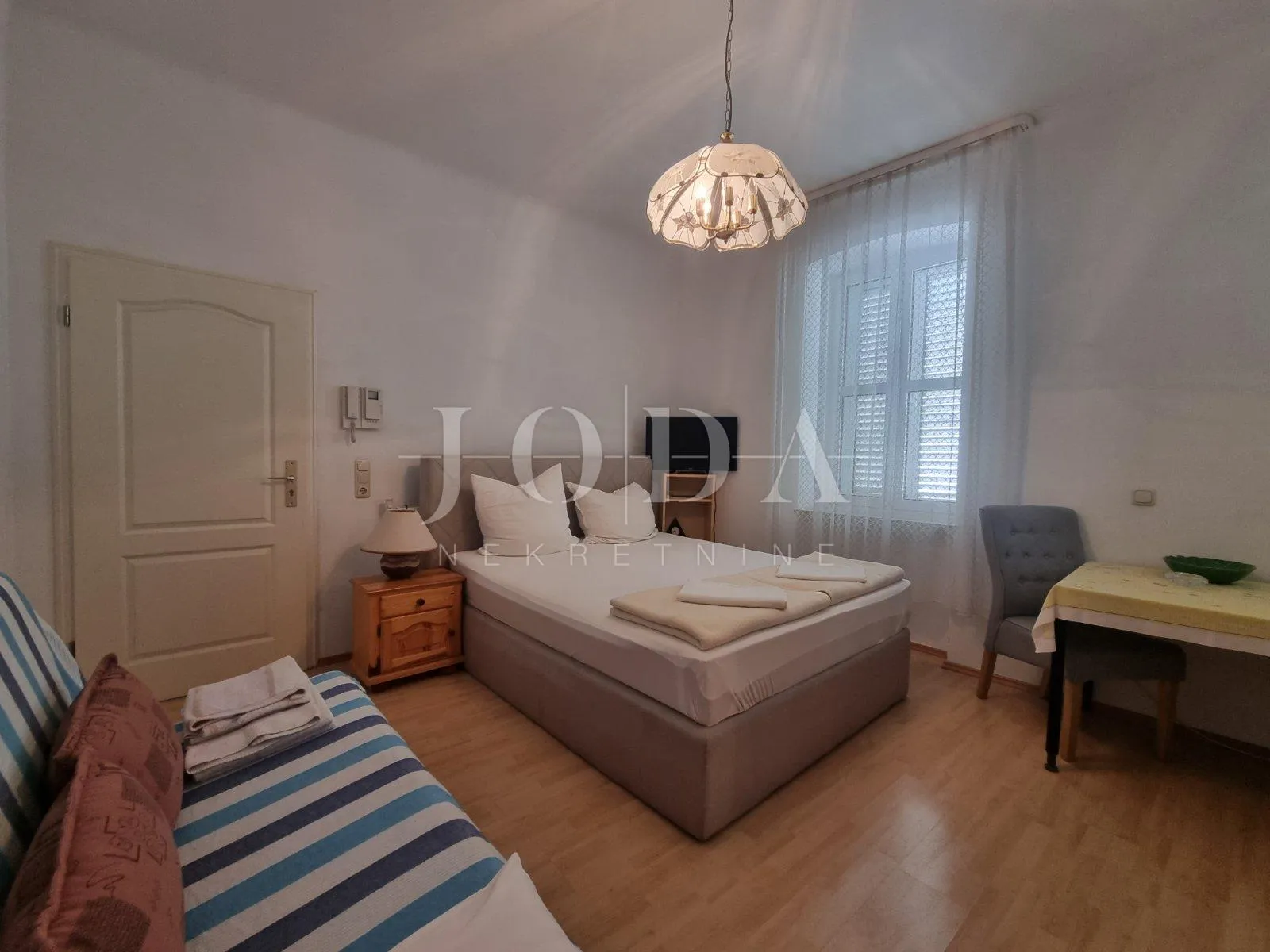 crikvenica, dvije kuće sa osam apartmana - slika 20